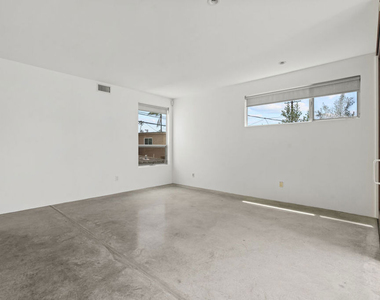 802 Indiana Avenue - Photo Thumbnail 10