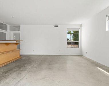 802 Indiana Avenue - Photo Thumbnail 12