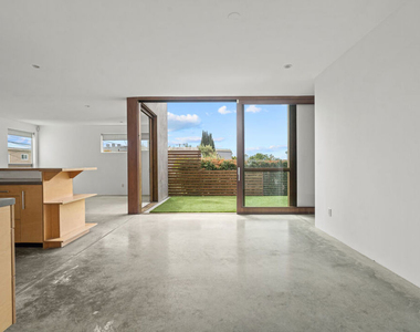 802 Indiana Avenue - Photo Thumbnail 5