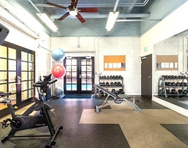 825 W Beech St - Photo Thumbnail 12