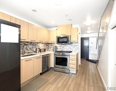 825 W Beech St - Photo Thumbnail 4