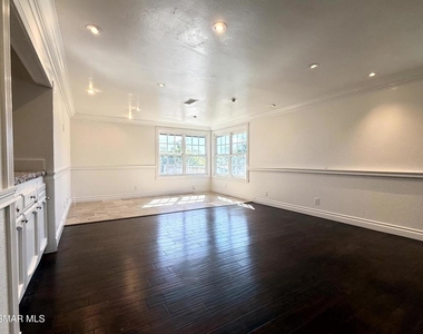 29608 Lazy Oak Place - Photo Thumbnail 11