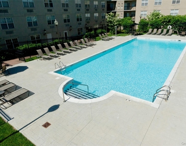 100 Glen Street - Photo Thumbnail 1