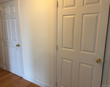 2 Morris Avenue - Photo Thumbnail 14