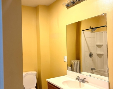 2 Morris Avenue - Photo Thumbnail 6