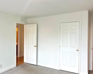 2 Morris Avenue - Photo Thumbnail 11