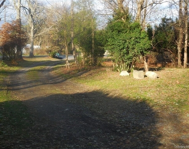 1931 State Route 52 - Photo Thumbnail 2