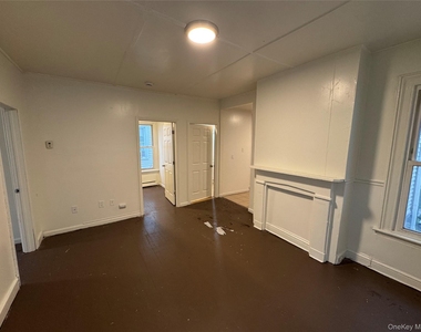21 Jewett Avenue - Photo Thumbnail 14