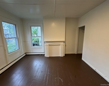 21 Jewett Avenue - Photo Thumbnail 2