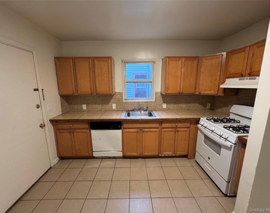 21 Jewett Avenue - Photo Thumbnail 8
