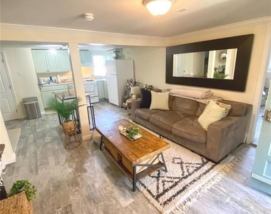 102 Troy Avenue - Photo Thumbnail 13