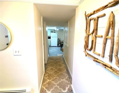 102 Troy Avenue - Photo Thumbnail 7