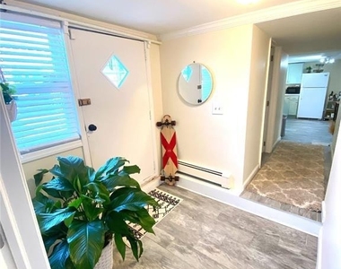 102 Troy Avenue - Photo Thumbnail 6