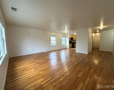 111 Harris Avenue - Photo Thumbnail 1