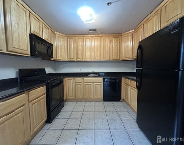 111 Harris Avenue - Photo Thumbnail 8