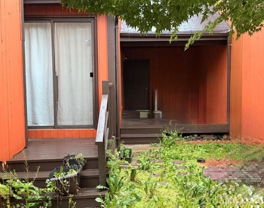 100 E Riverbend Drive - Photo Thumbnail 6