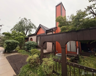 100 E Riverbend Drive - Photo Thumbnail 1