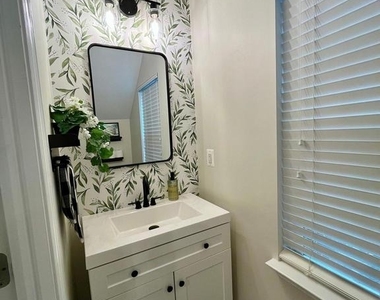 15181 Leicestershire Street - Photo Thumbnail 7