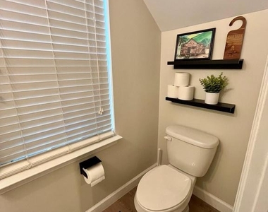 15181 Leicestershire Street - Photo Thumbnail 8