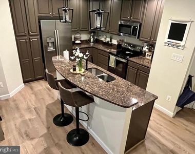 15181 Leicestershire Street - Photo Thumbnail 5