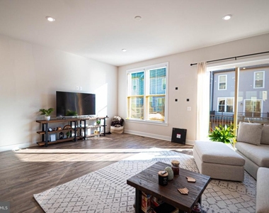 2453 Liberty Loop - Photo Thumbnail 30