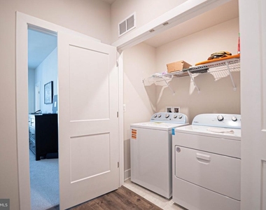 2453 Liberty Loop - Photo Thumbnail 6