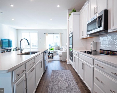 2453 Liberty Loop - Photo Thumbnail 24