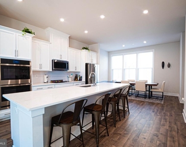 2453 Liberty Loop - Photo Thumbnail 29