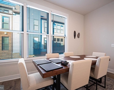 2453 Liberty Loop - Photo Thumbnail 23