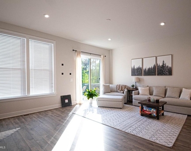 2453 Liberty Loop - Photo Thumbnail 33