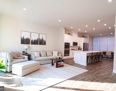 2453 Liberty Loop - Photo Thumbnail 32