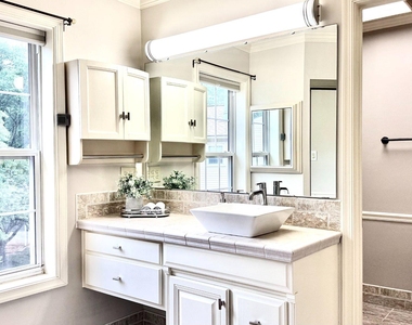 5593 Ann Peake Drive - Photo Thumbnail 10