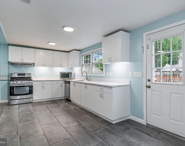6823 Barrett Road - Photo Thumbnail 8