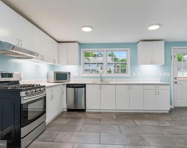 6823 Barrett Road - Photo Thumbnail 10