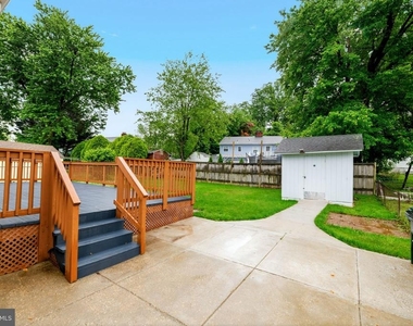 6823 Barrett Road - Photo Thumbnail 26
