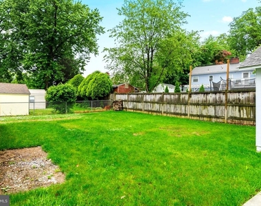 6823 Barrett Road - Photo Thumbnail 27