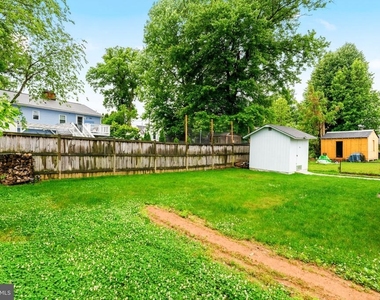 6823 Barrett Road - Photo Thumbnail 31