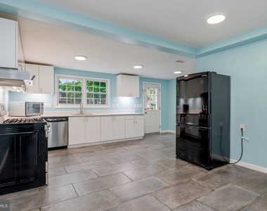 6823 Barrett Road - Photo Thumbnail 11