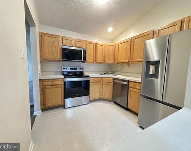 121 Brookland Court - Photo Thumbnail 10