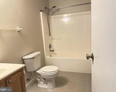 121 Brookland Court - Photo Thumbnail 12