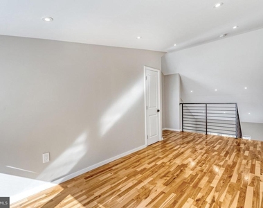 10237 Stratford Avenue - Photo Thumbnail 14