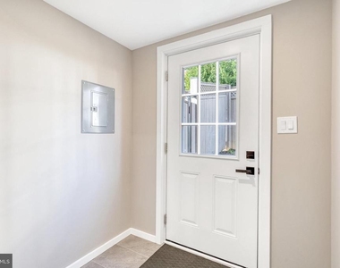 10237 Stratford Avenue - Photo Thumbnail 5