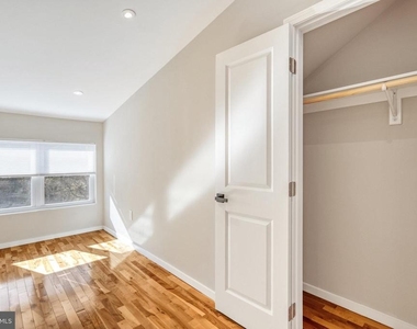 10237 Stratford Avenue - Photo Thumbnail 16