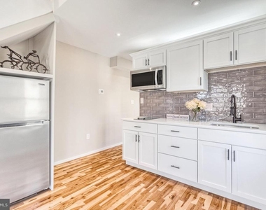 10237 Stratford Avenue - Photo Thumbnail 9