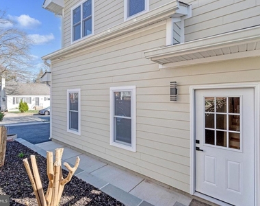 10237 Stratford Avenue - Photo Thumbnail 4