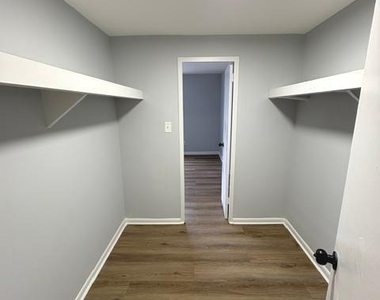 4600 Duke Street - Photo Thumbnail 10