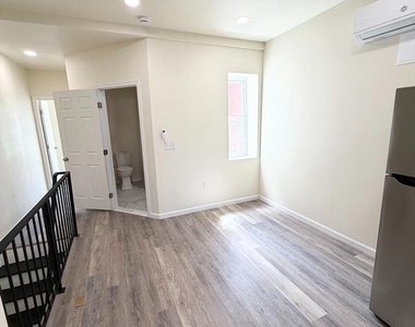 240 W Ontario Street - Photo Thumbnail 10