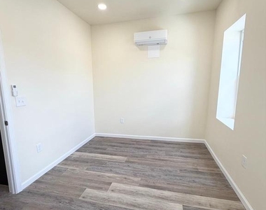 240 W Ontario Street - Photo Thumbnail 8