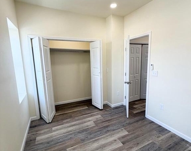 240 W Ontario Street - Photo Thumbnail 9