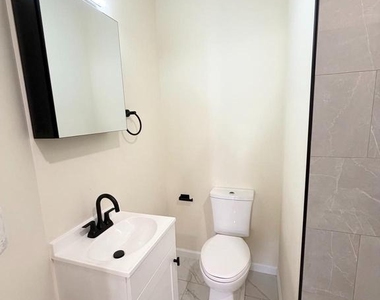 240 W Ontario Street - Photo Thumbnail 6